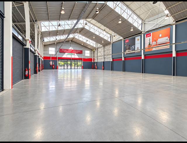 1,690M² WAREHOUSE FOR SALE IN ORMONDE